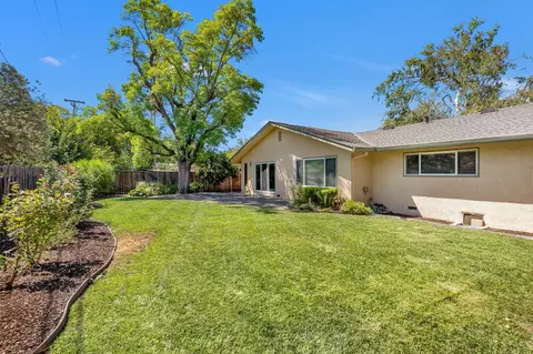 Exterior - 1114 Redwood Ln, Davis, CA 95616 photo 5 of 6