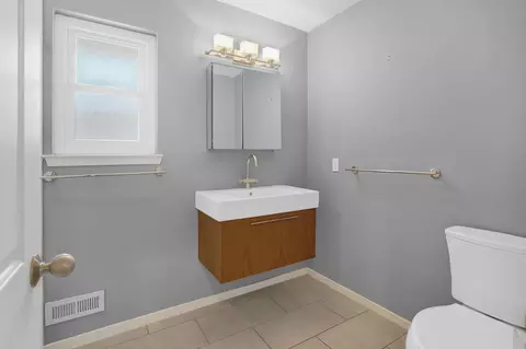 Bath - 1114 Redwood Ln, Davis, CA 95616 photo 3 of 3