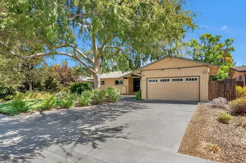 Exterior - 1114 Redwood Ln, Davis, CA 95616 photo 3 of 6