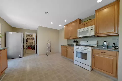 Kitchen - 20895 E Warner Rd, Pine Grove, CA 95665 photo 3 of 6