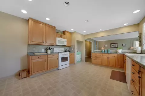 Kitchen - 20895 E Warner Rd, Pine Grove, CA 95665 photo 4 of 6