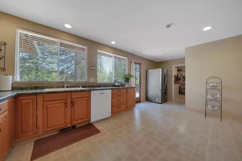 Kitchen - 20895 E Warner Rd, Pine Grove, CA 95665 photo 2 of 6