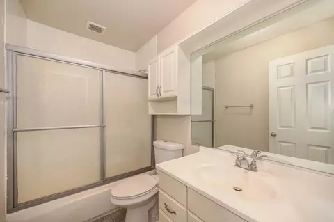 Bath - 3129 Pembroke Dr, Modesto, CA 95350 photo 2 of 3