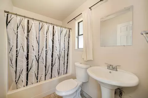 Bath - 3129 Pembroke Dr, Modesto, CA 95350 photo 1 of 3