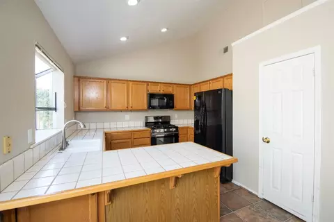 Kitchen - 2152 Cobblestone Mnr, Modesto, CA 95355 photo 2 of 5