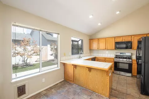 Kitchen - 2152 Cobblestone Mnr, Modesto, CA 95355 photo 1 of 5