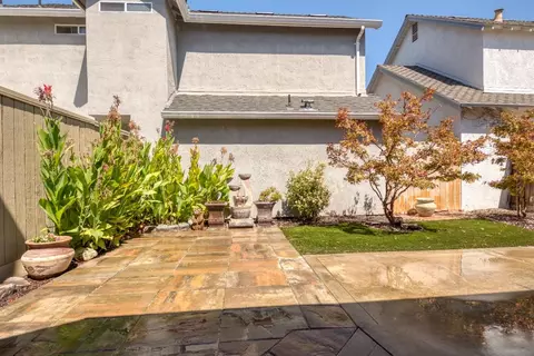Exterior - 2152 Cobblestone Mnr, Modesto, CA 95355 photo 6 of 10