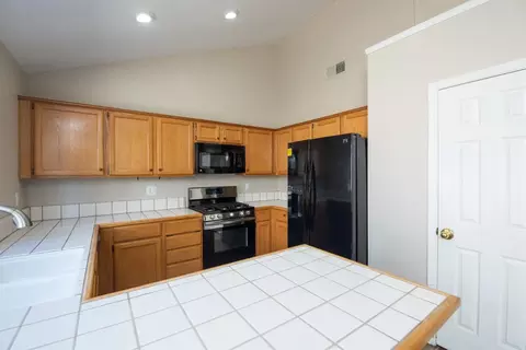 Kitchen - 2152 Cobblestone Mnr, Modesto, CA 95355 photo 3 of 5