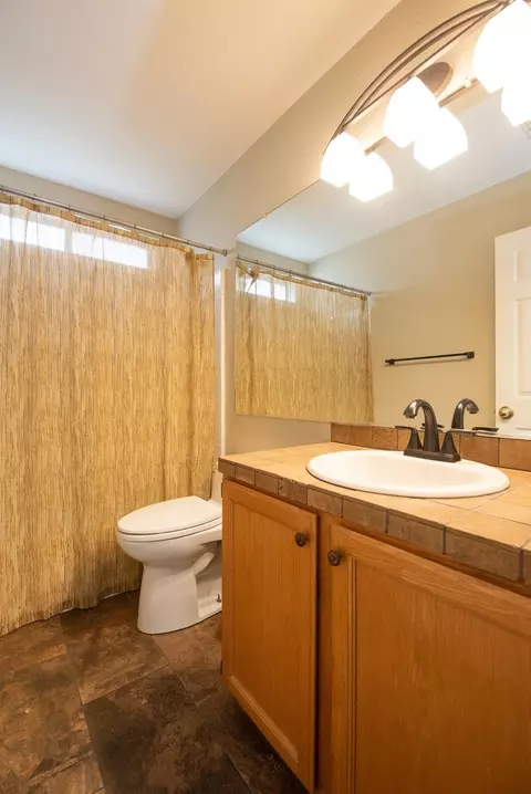 Bath - 2152 Cobblestone Mnr, Modesto, CA 95355 photo 1 of 3