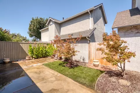 Exterior - 2152 Cobblestone Mnr, Modesto, CA 95355 photo 8 of 10