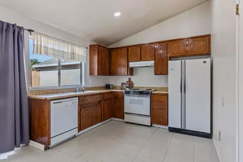 Kitchen - 2033 Amsterdam Ln, Modesto, CA 95356 photo 2 of 2