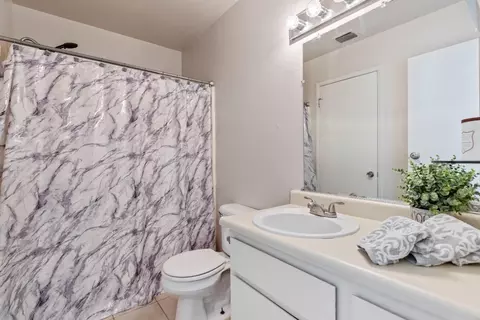 Bath - 2033 Amsterdam Ln, Modesto, CA 95356 photo 2 of 2