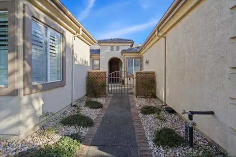 5621 Marden St, Davis, CA 95618 photo 4