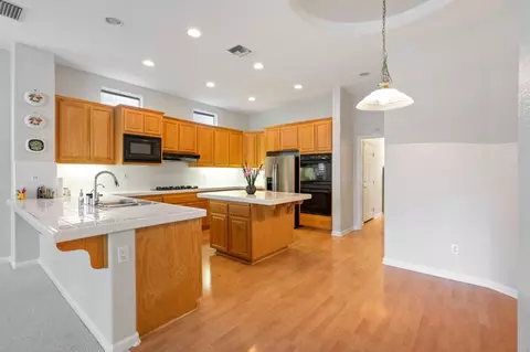 5621 Marden St, Davis, CA 95618 photo 9
