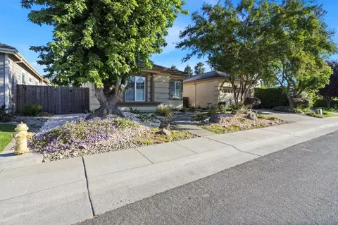 5621 Marden St, Davis, CA 95618 photo 2