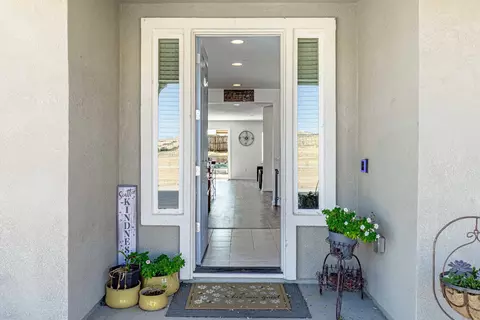 Entry Way - 21208 Grapevine Dr, Patterson, CA 95363 photo 2 of 7