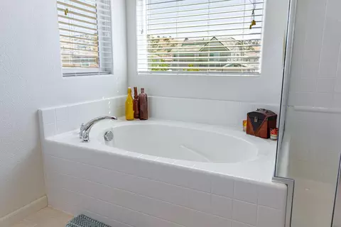 Bath - 21208 Grapevine Dr, Patterson, CA 95363 photo 12 of 13