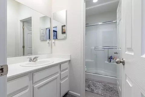 Bath - 21208 Grapevine Dr, Patterson, CA 95363 photo 1 of 13