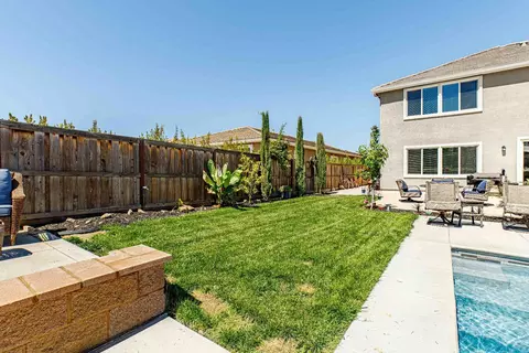 Exterior - 21208 Grapevine Dr, Patterson, CA 95363 photo 8 of 19