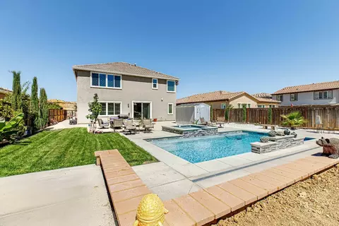 Exterior - 21208 Grapevine Dr, Patterson, CA 95363 photo 10 of 19