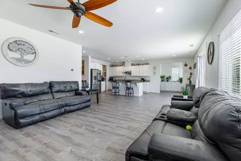 Entry Way - 21208 Grapevine Dr, Patterson, CA 95363 photo 3 of 7