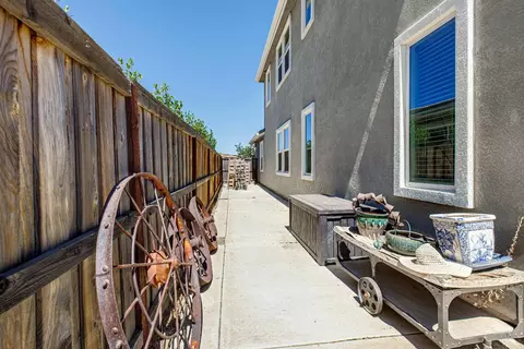 Exterior - 21208 Grapevine Dr, Patterson, CA 95363 photo 3 of 19