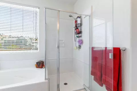 Bath - 21208 Grapevine Dr, Patterson, CA 95363 photo 11 of 13
