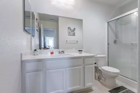 Bath - 21208 Grapevine Dr, Patterson, CA 95363 photo 4 of 13