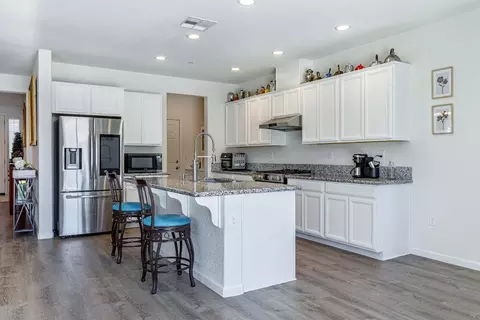 Kitchen - 21208 Grapevine Dr, Patterson, CA 95363 photo 2 of 4