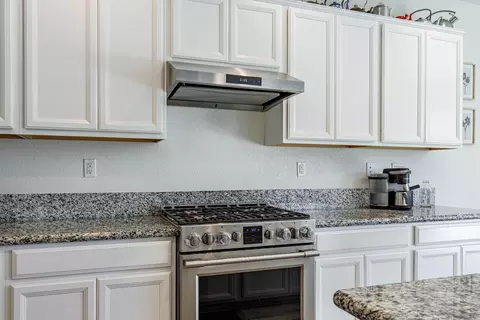 Kitchen - 21208 Grapevine Dr, Patterson, CA 95363 photo 3 of 4