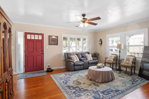 Entry Way - 730 Laurel Ave, Gustine, CA 95322 photo 2 of 3