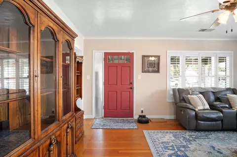 Entry Way - 730 Laurel Ave, Gustine, CA 95322 photo 1 of 3