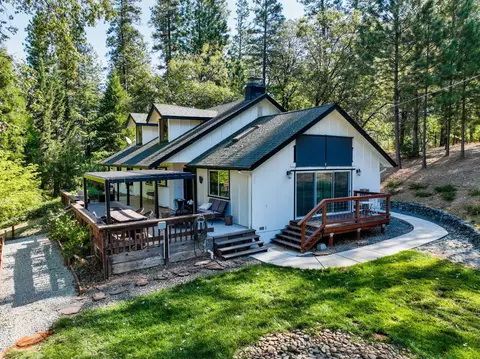 10477 Mackinac Ct, Nevada City, CA 95959
