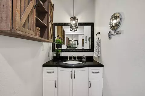 Bath - 775 Washington Irving Dr, Colfax, CA 95713 photo 1 of 3