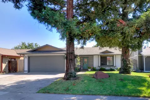 7 Bluewind Ct, Sacramento, CA 95838