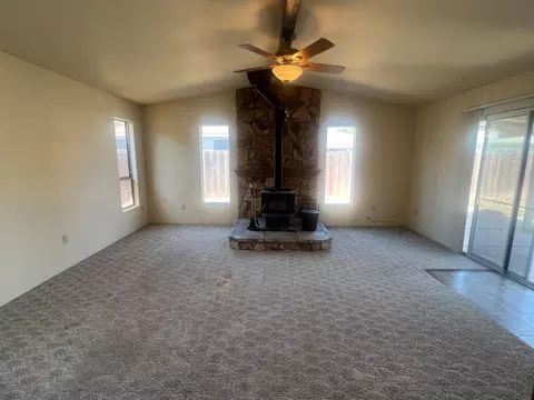 Living - 1817 Glouster Way, Modesto, CA 95350 photo 3 of 9