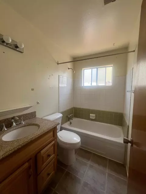 Bath - 1817 Glouster Way, Modesto, CA 95350 photo 3 of 3