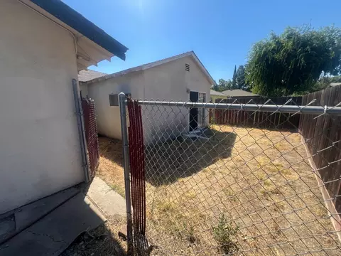 Exterior - 1817 Glouster Way, Modesto, CA 95350 photo 6 of 10