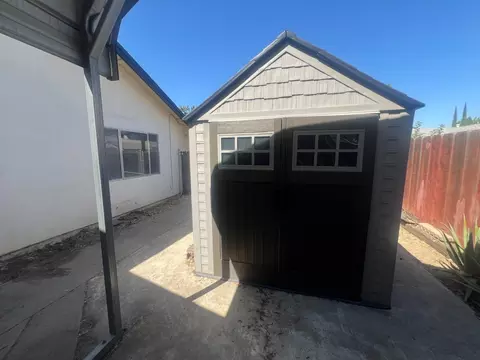 Exterior - 1817 Glouster Way, Modesto, CA 95350 photo 9 of 10