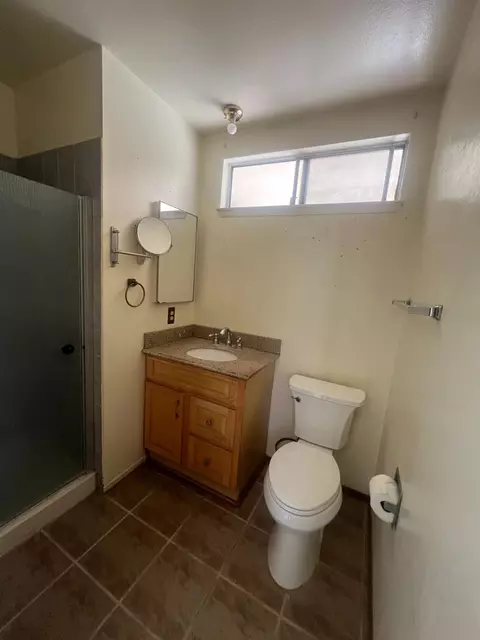 Bath - 1817 Glouster Way, Modesto, CA 95350 photo 1 of 3