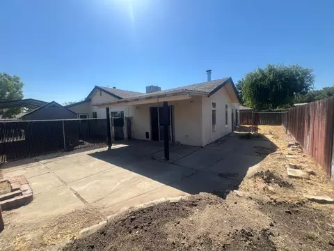 Exterior - 1817 Glouster Way, Modesto, CA 95350 photo 4 of 10