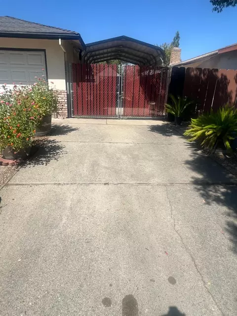 Exterior - 1817 Glouster Way, Modesto, CA 95350 photo 3 of 10