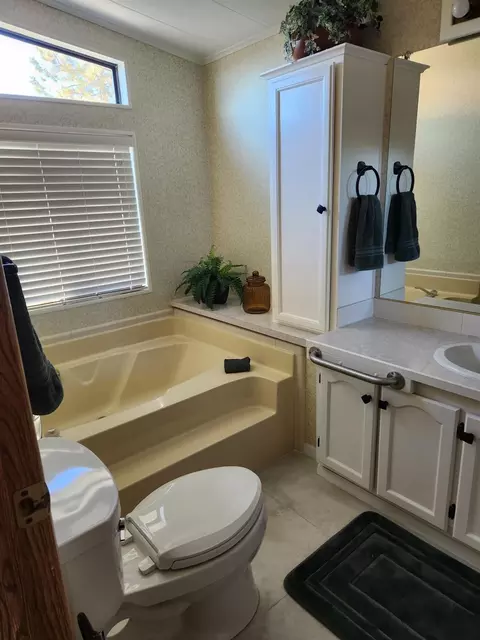 Bath - 20 Rollingwood Dr #82, Jackson, CA 95642 photo 1 of 2