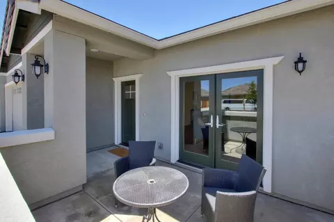 1125 Crenshaw Rd, Galt, CA 95632 photo 2