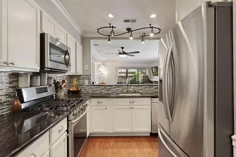 Kitchen - 2401 Eilers Ln #501, Lodi, CA 95242 photo 5 of 6