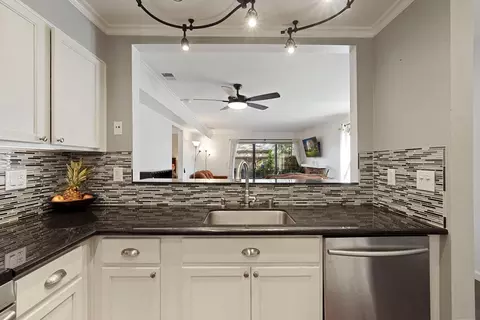 Kitchen - 2401 Eilers Ln #501, Lodi, CA 95242 photo 4 of 6