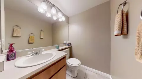Bath - 5900 Grant Ave #103, Carmichael, CA 95608 photo 2 of 5