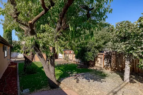 Exterior - 304 S 4th St, Patterson, CA 95363 photo 9 of 10