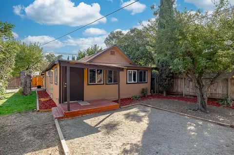 Exterior - 304 S 4th St, Patterson, CA 95363 photo 6 of 10