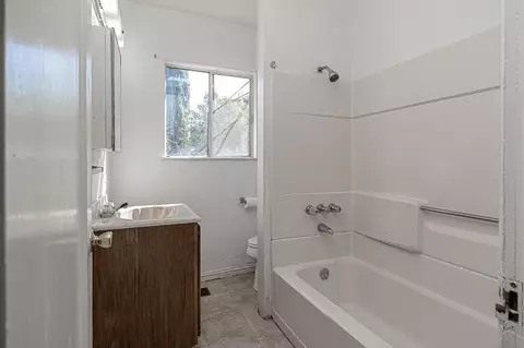 Bath - 304 S 4th St, Patterson, CA 95363 photo 1 of 2